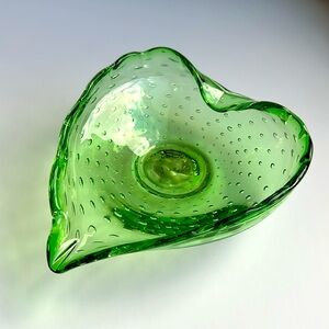 Murano Style Bullicante Art Glass Green Heart Shaped Leaf Folded Bowl Bubbles